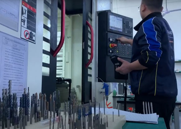  CNC machining center maintenance method